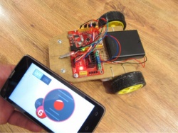 Manage the Arduino-robot using the G-sensor on your smartphone
